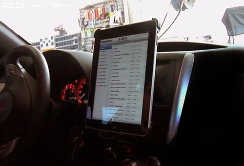 שינוי רכב והתקנה של wifi וטאבלט הופכים את המכונית לחכמה יותר